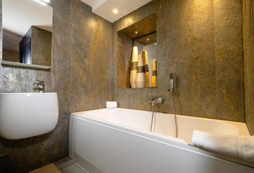 주니어 스위트, Logis Auberge De La Tour   Hôtel & Restaurants