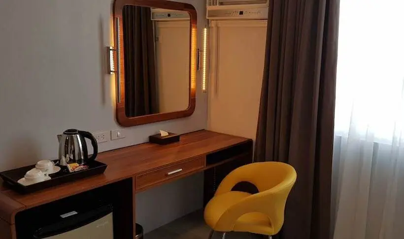 デラックスルーム, One Central Hotel & Suites