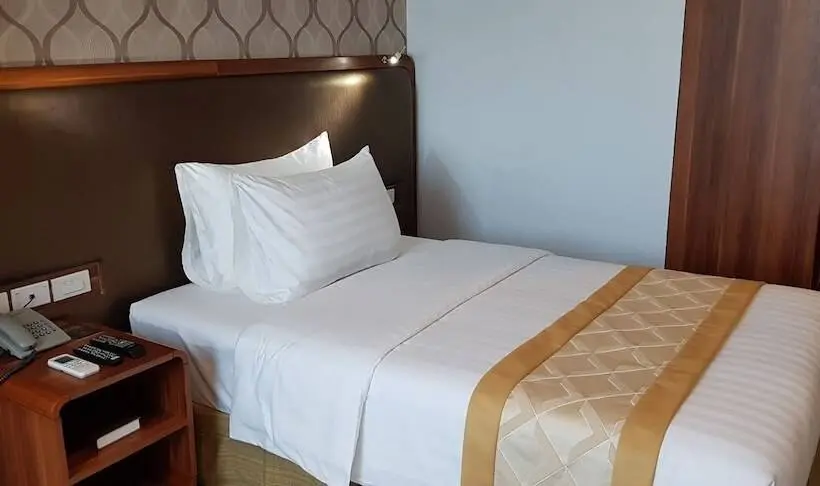 デラックスルーム, One Central Hotel & Suites