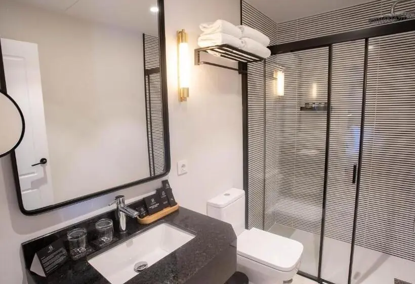اتاق استاندارد سه نفره, Soho Boutique Opera