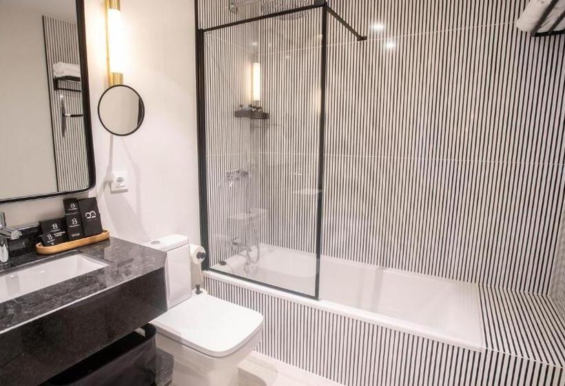 اتاق استاندارد سه نفره, Soho Boutique Opera