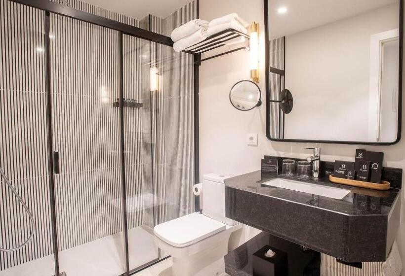 اتاق استاندارد سه نفره, Soho Boutique Opera