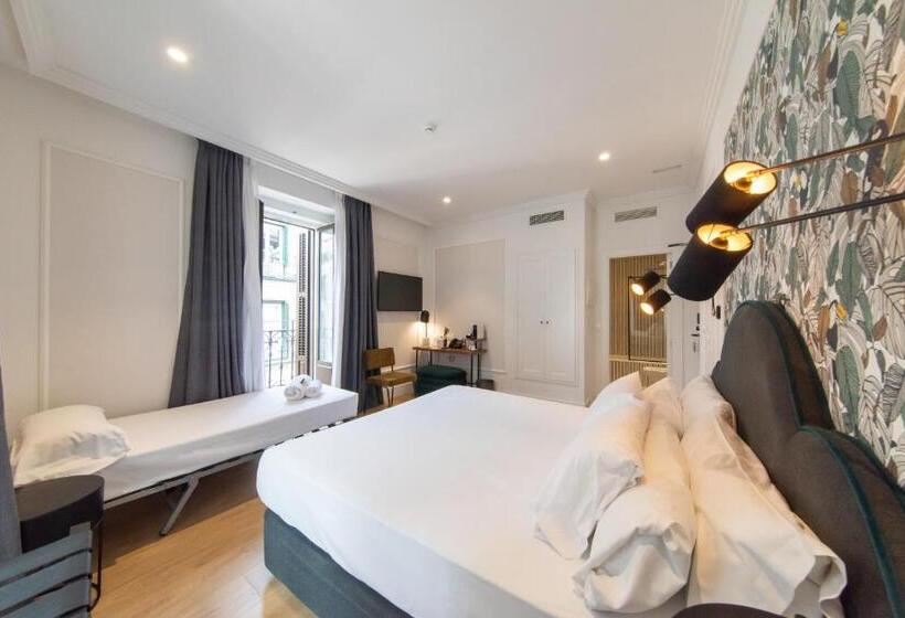 اتاق استاندارد سه نفره, Soho Boutique Opera