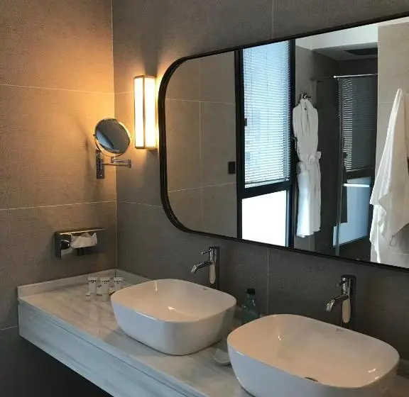Junior suite with river view, Vincci Consulado de Bilbao