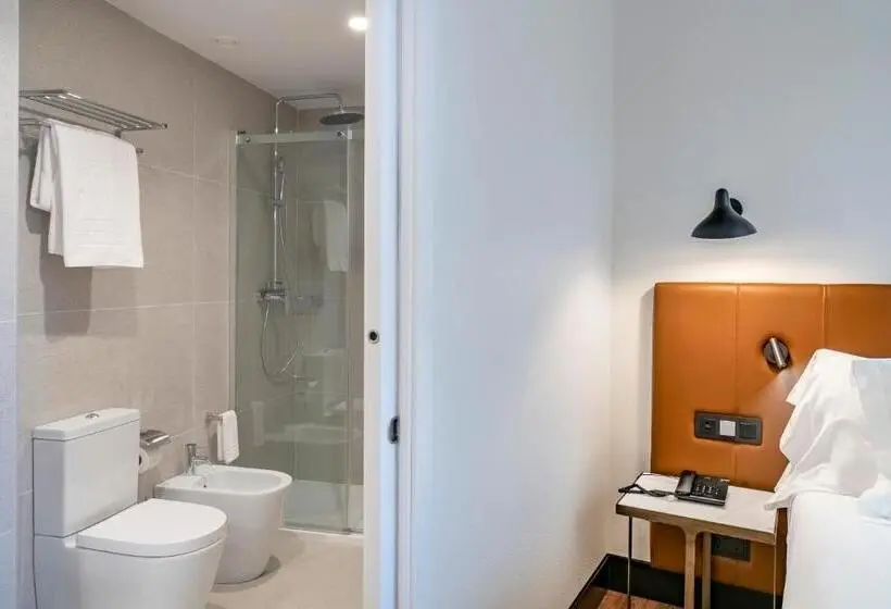 Junior suite with river view, Vincci Consulado de Bilbao