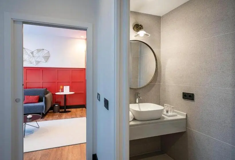 Junior suite with river view, Vincci Consulado de Bilbao