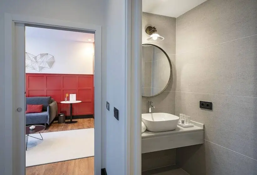 Junior suite with river view, Vincci Consulado de Bilbao