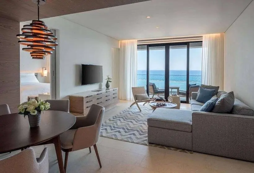 Deluxe Suite Sea View