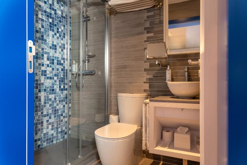 اتاق استاندارد, Be Poet Baixa