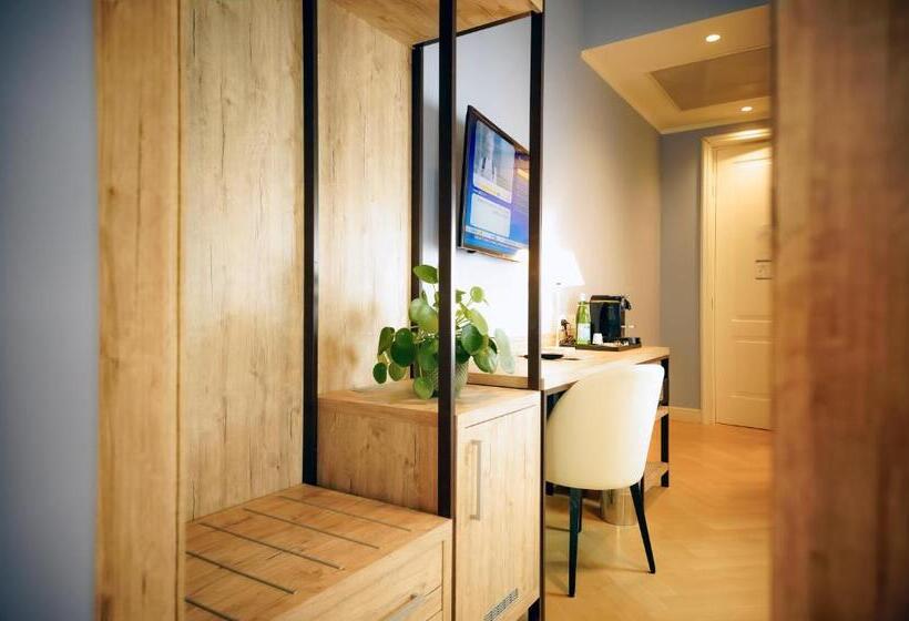 اتاق لوکس, Bergamo Inn 43