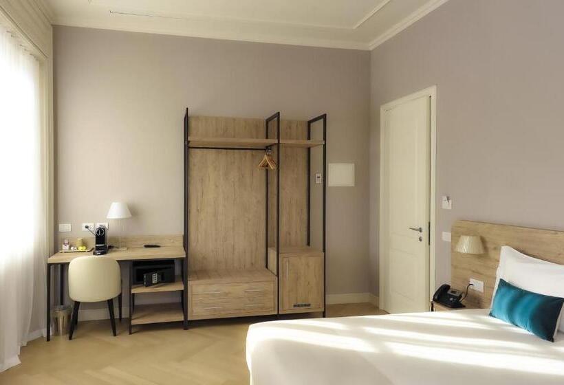 اتاق لوکس, Bergamo Inn 43