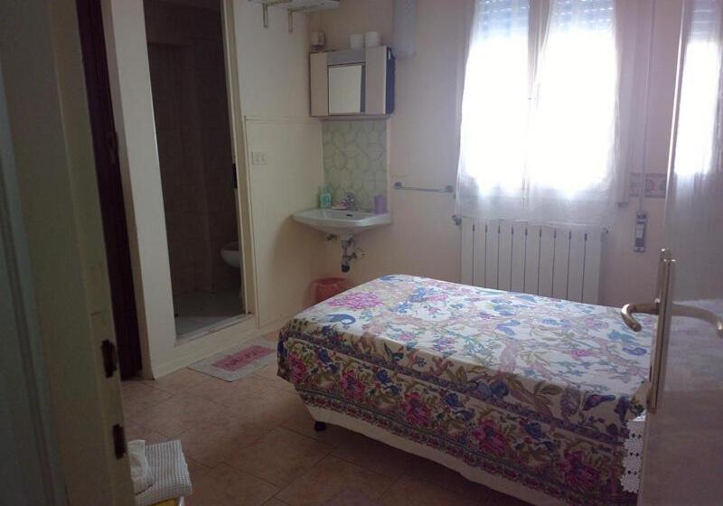 اتاق استاندارد یک نفره, Delhy