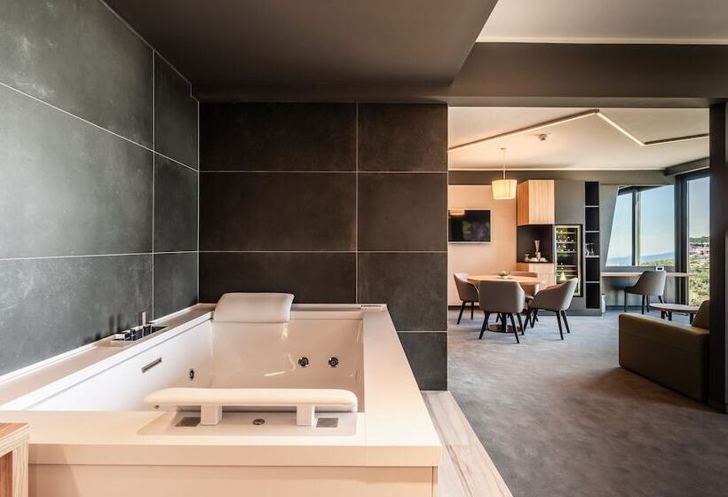 جناح إدارى, Olea