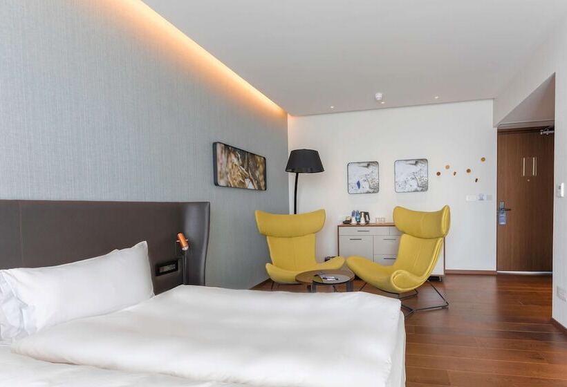 اتاق سوپریور با چشم‌انداز شهر, Radisson Blu Hotel, Larnaca