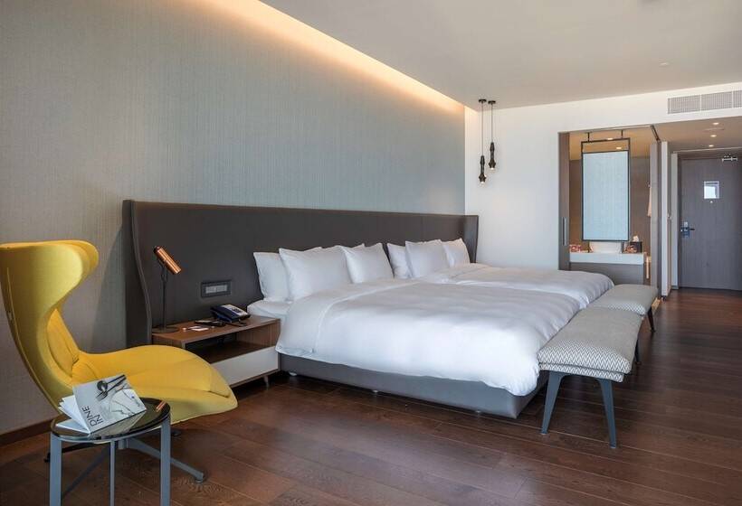 اتاق خانوادگی با چشم‌انداز دریا, Radisson Blu Hotel, Larnaca