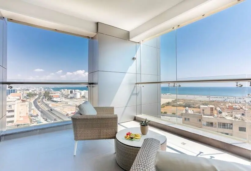 オーシャンビューのプレミアムルーム。, Radisson Blu Hotel, Larnaca