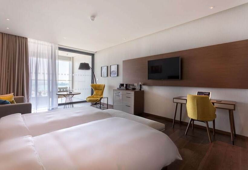 غرفة بريميوم مطلّة علي البحر, Radisson Blu Hotel, Larnaca