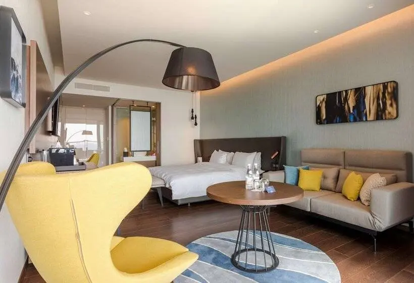 オーシャンビューのプレミアムルーム。, Radisson Blu Hotel, Larnaca