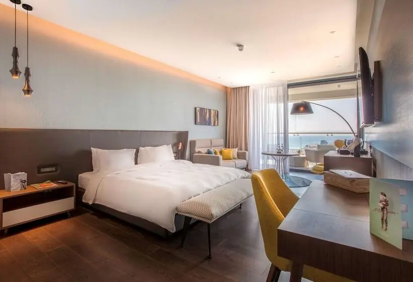 オーシャンビューのプレミアムルーム。, Radisson Blu Hotel, Larnaca