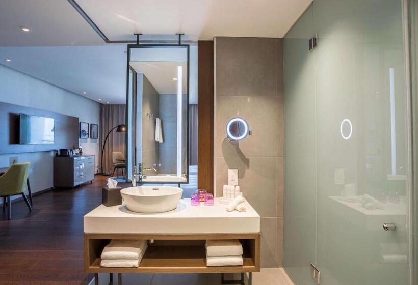 اتاق خانوادگی با چشم‌انداز دریا, Radisson Blu Hotel, Larnaca