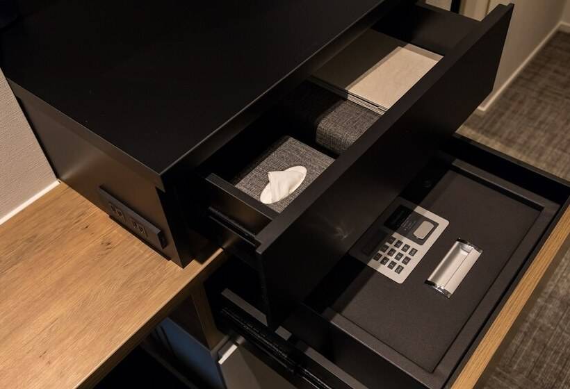 חדר משפחתי, The Flag Shinsaibashi