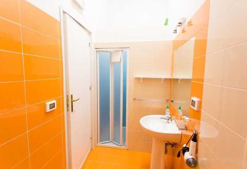 Chambre Supérieure, A Casa Di Amici
