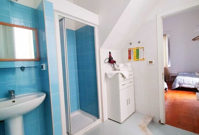 Chambre Quadruple Supérieure, A Casa Di Amici