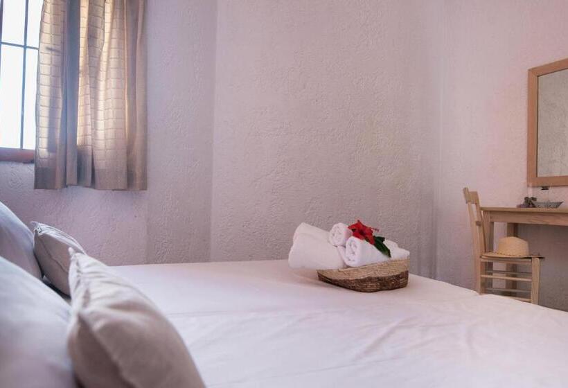 单卧家庭公寓, Anna Maria