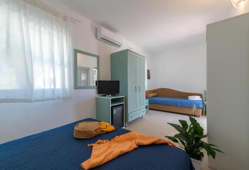 اتاق استاندارد سه نفره, Albergo Villa A Mare