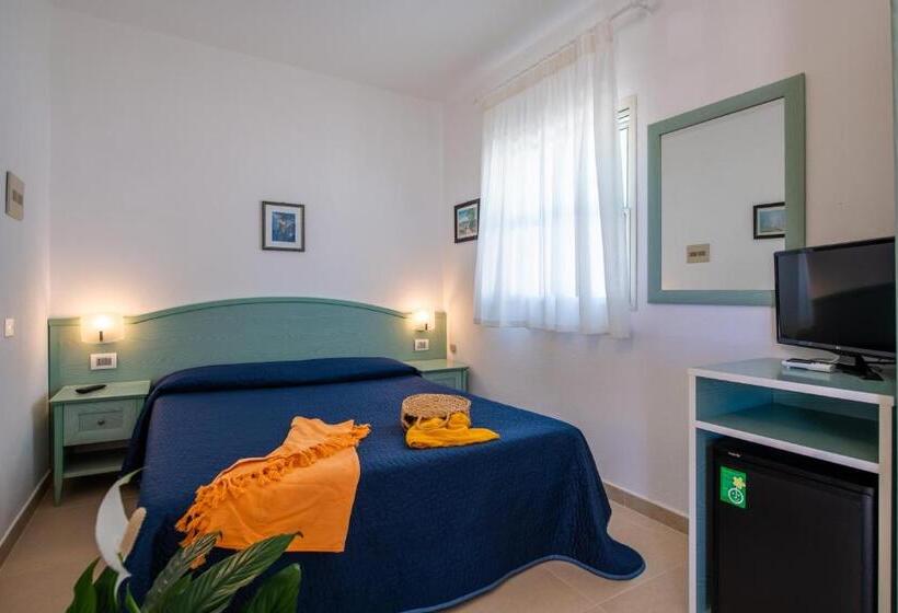 اتاق استاندارد سه نفره, Albergo Villa A Mare