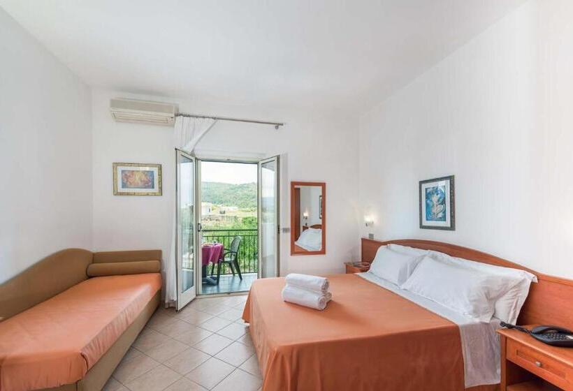 اتاق استاندارد چهار تخته, Albergo Villa A Mare