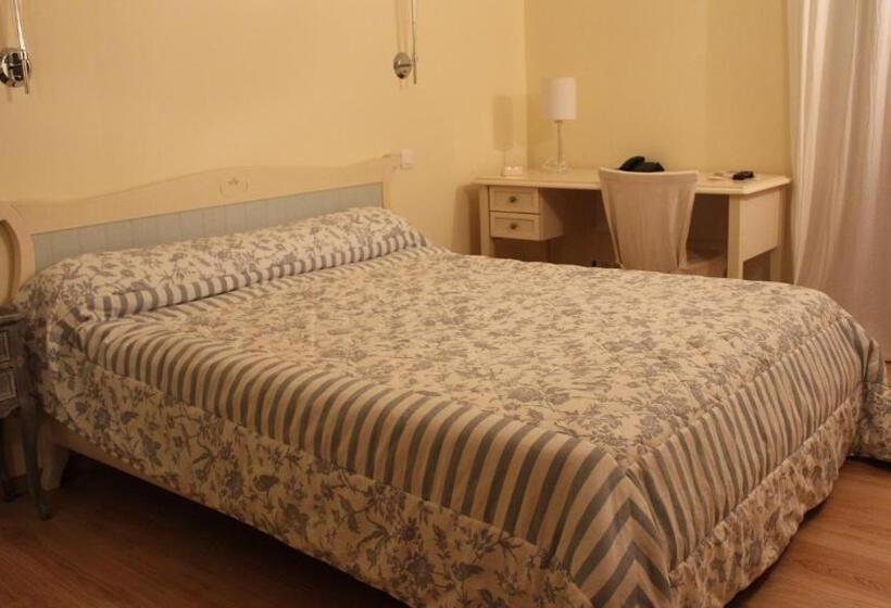 스탠다드 룸, Castellu