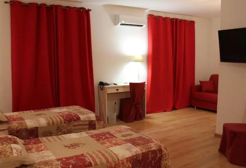 Standard Kolmen Hengen Huone, Castellu