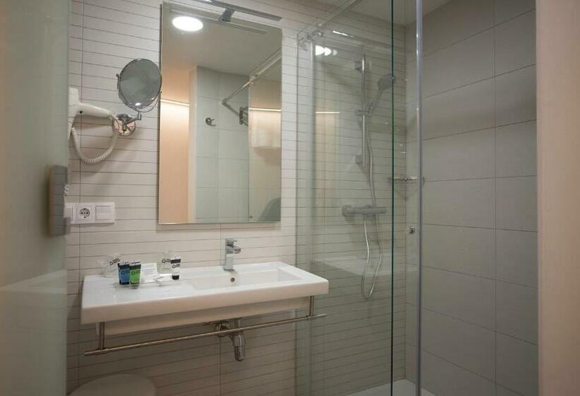 Семейный Номер, Casual De Las Olas San Sebastian