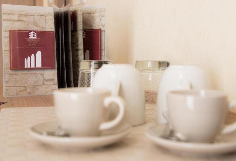 سوییت جونیور با بالکن, Esposizione Palace