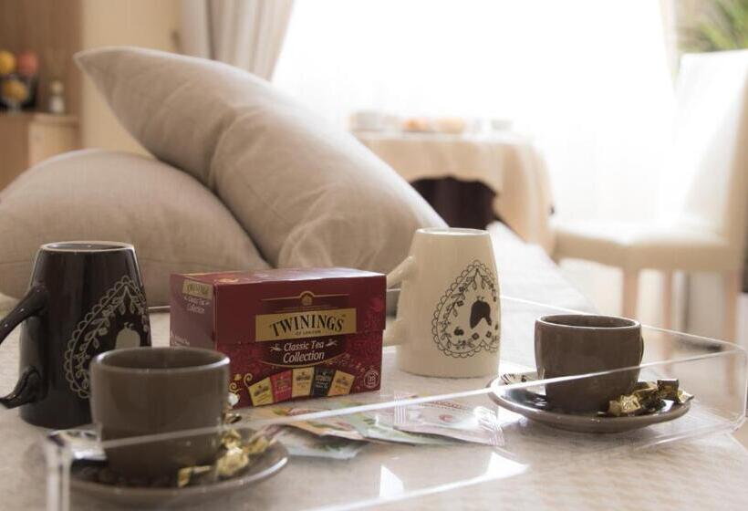 اتاق لوکس, Esposizione Palace