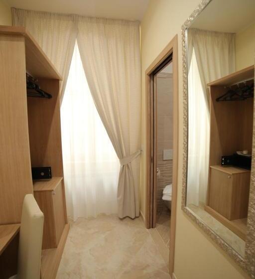 اتاق لوکس, Esposizione Palace