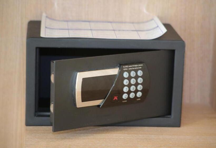 اتاق سوپریور, Esposizione Palace