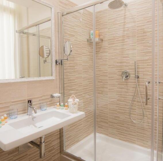 اتاق سوپریور, Esposizione Palace