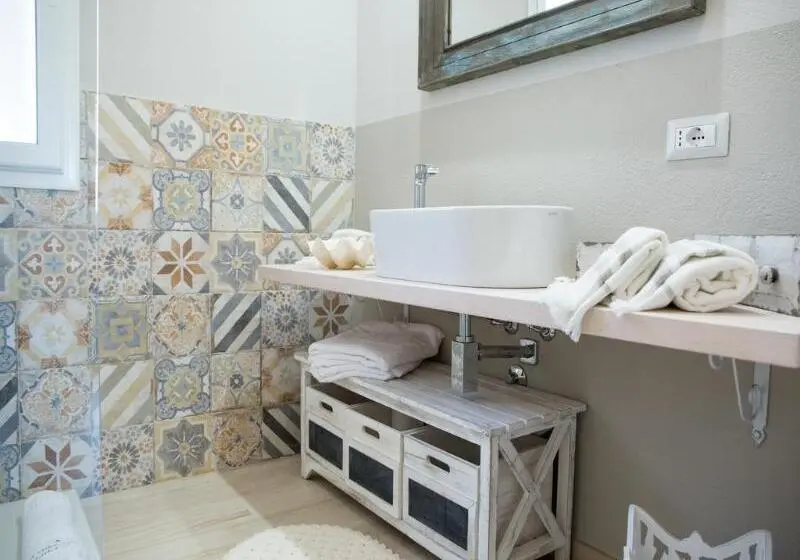 اتاق لوکس با بالکن, Le Saline Suites