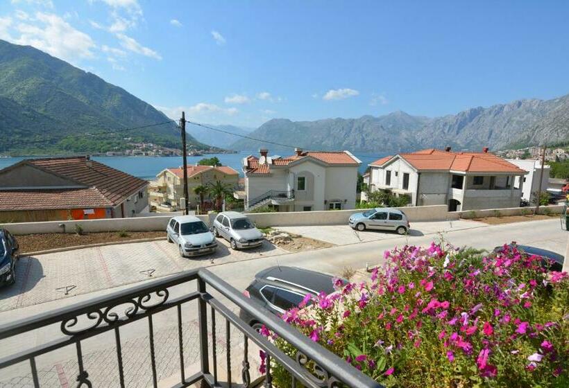 آپارتمان 1 خوابه با چشم‌انداز دریا, Rooms & Apartments Dobrotski Dvori