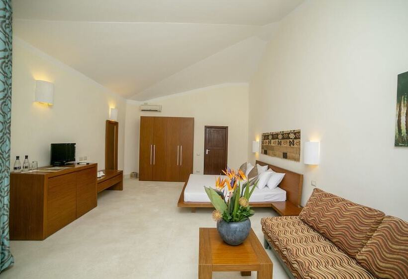 اتاق استاندارد با چشم‌انداز دریا, The One