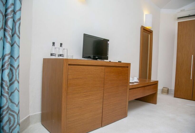 اتاق استاندارد با چشم‌انداز دریا, The One