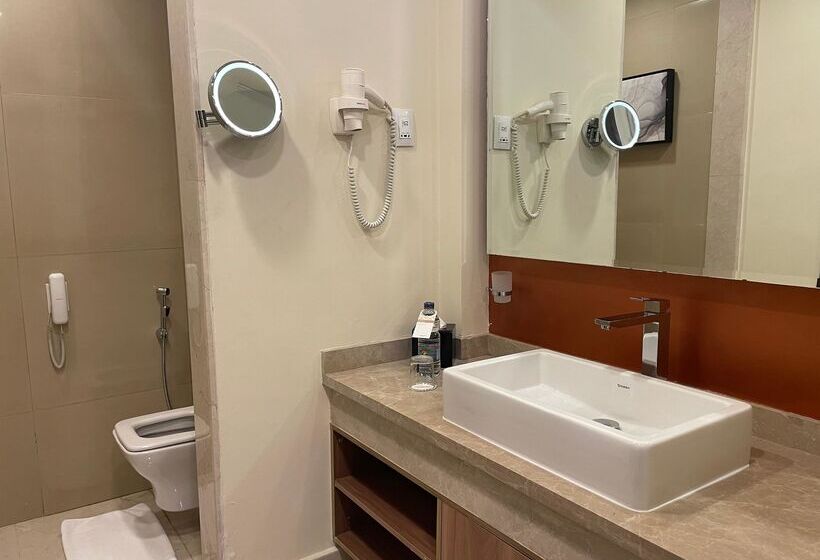 اتاق دلوکس با تخت کینگ و چشم‌انداز شهر, Triumph Luxury