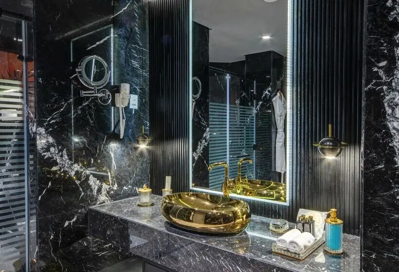 سوئیت رویال, Triumph Luxury
