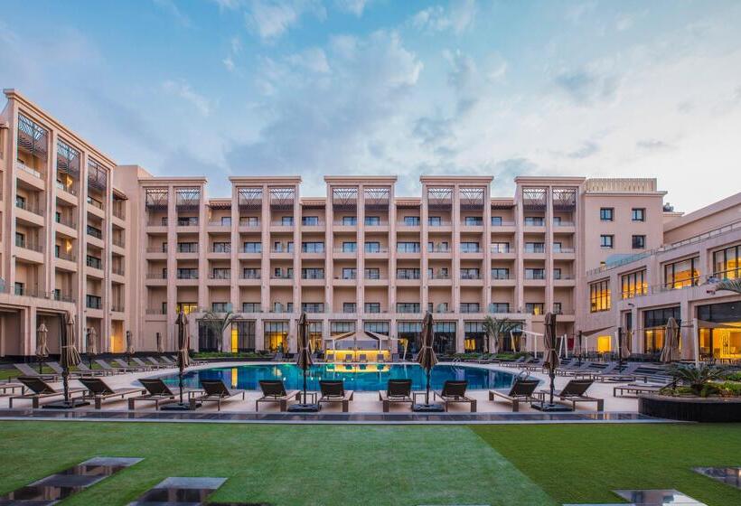 سوییت خانوادگی, Triumph Luxury