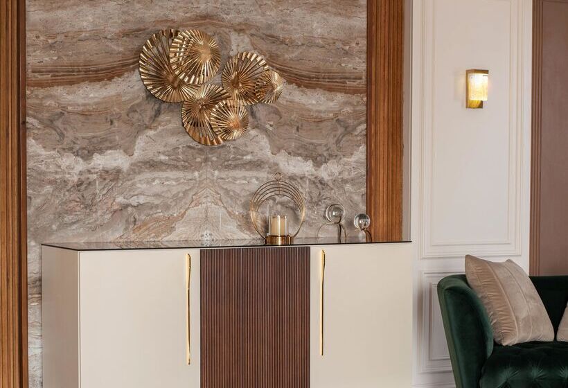 سوییت خانوادگی, Triumph Luxury