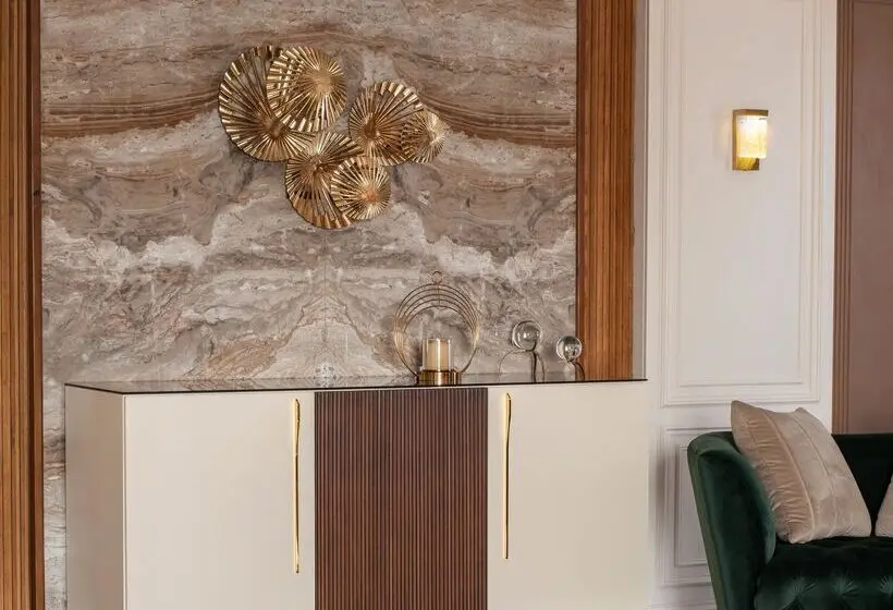 سوییت خانوادگی, Triumph Luxury