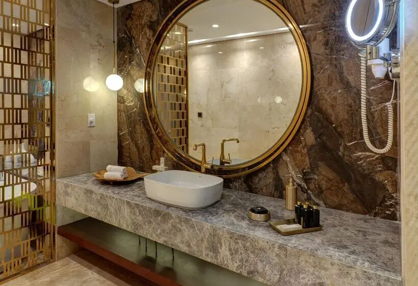 سوییت خانوادگی, Triumph Luxury