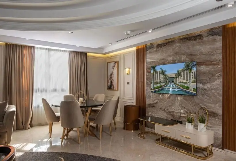 سوییت خانوادگی, Triumph Luxury